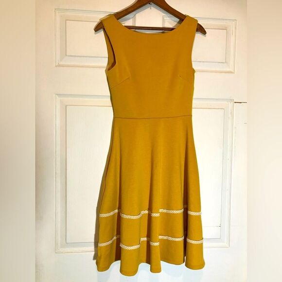 Dresses & Skirts - Fleet Collection, midi dress, lace detail, excellent condition, small